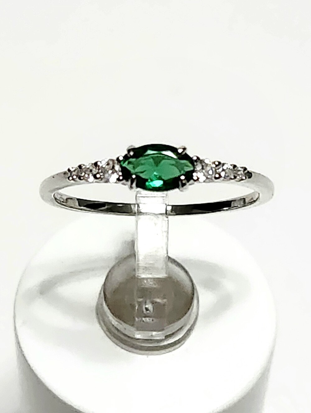 Sterling Silver Emerald Solitaire Oval Ring size 7.75